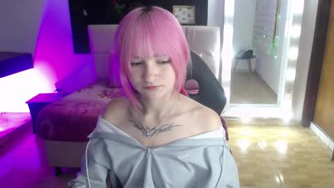 Snapshot of _charlotte_collins_ chatting on May 7, 3:50 pm _charlotte_collins_ online show from May 7, 3:50 pm