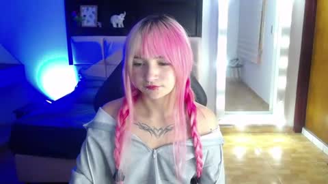 Snapshot of _charlotte_collins_ chatting on June 17, 3:46 pm _charlotte_collins_ online show from June 17, 3:46 pm