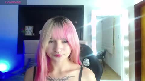Snapshot of _charlotte_collins_ chatting on June 26, 4:11 pm _charlotte_collins_ online show from June 26, 4:11 pm