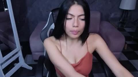 _charlottee_b online show from March 21, 7:50 pm