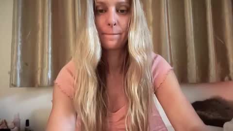 Chelsea xo online show from December 18, 8:15 pm