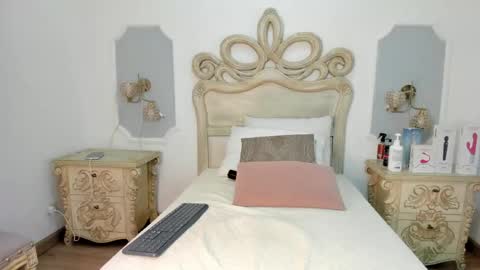 Chloe  online show from April 15, 12:01 pm