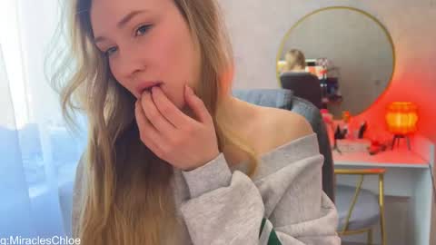 _chloe_miller_ online show from March 5, 9:05 am