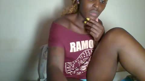 Snapshot of _clara01 chatting on February 18, 7:32 am clara online show from February 18, 7:32 am