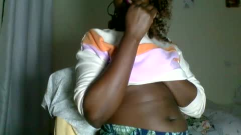 Snapshot of _clara01 chatting on June 22, 8:50 pm clara online show from June 22, 8:50 pm