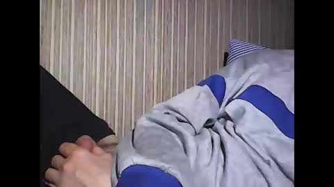 Snapshot of _col_t chatting on April 18, 1:53 am I hate social media Odio las redes sociales online show from April 18, 1:53 am