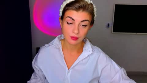 D online show from November 3, 5:36 pm