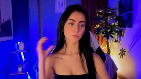Snapshot of _coraliinee_ chatting on June 16, 2:14 am Coraline online show from June 16, 2:14 am