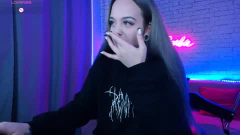 Nica online show from December 8, 8:09 am