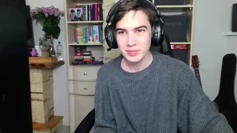 Snapshot of _crise_next_door_ chatting on October 29, 4:31 pm _crise_next_door_ online show from October 29, 4:31 pm