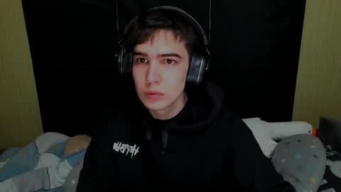 Snapshot of _crise_next_door_ chatting on February 20, 12:05 pm _crise_next_door_ online show from February 20, 12:05 pm