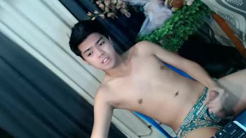 Snapshot of _cumwithrussel chatting on February 21, 11:39 pm Russ online show from February 21, 11:39 pm