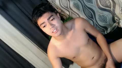Snapshot of _cumwithrussel chatting on April 23, 12:23 am Russ online show from April 23, 12:23 am