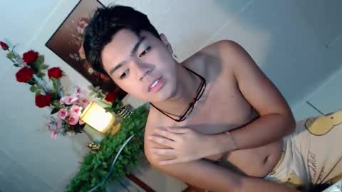 Snapshot of _cumwithrussel chatting on May 13, 1:36 am Russ online show from May 13, 1:36 am