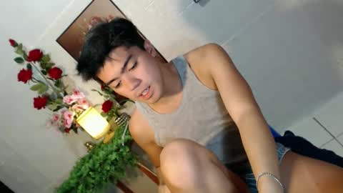 Snapshot of _cumwithrussel chatting on May 15, 11:12 pm Russ online show from May 15, 11:12 pm