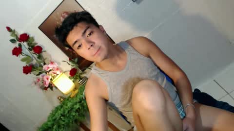 Snapshot of _cumwithrussel chatting on May 15, 11:23 pm Russ online show from May 15, 11:23 pm