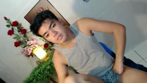 Snapshot of _cumwithrussel chatting on May 15, 11:45 pm Russ online show from May 15, 11:45 pm