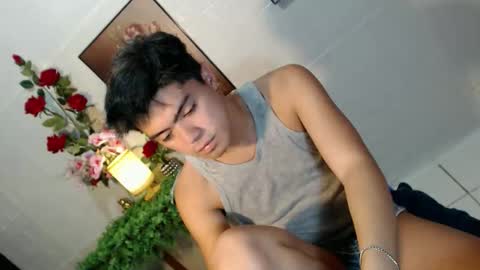 Snapshot of _cumwithrussel chatting on May 16, 12:07 am Russ online show from May 16, 12:07 am