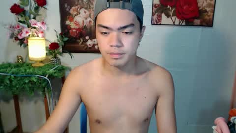 Snapshot of _cumwithrussel chatting on May 17, 3:26 am Russ online show from May 17, 3:26 am
