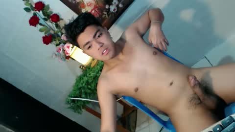 Snapshot of _cumwithrussel chatting on May 21, 2:07 am Russ online show from May 21, 2:07 am