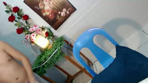 Snapshot of _cumwithrussel chatting on May 23, 1:11 am Russ online show from May 23, 1:11 am