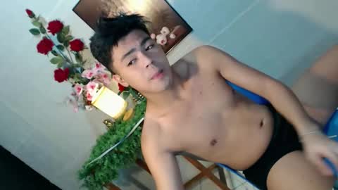 Snapshot of _cumwithrussel chatting on May 24, 1:32 am Russ online show from May 24, 1:32 am