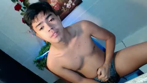 Snapshot of _cumwithrussel chatting on May 25, 12:38 am Russ online show from May 25, 12:38 am