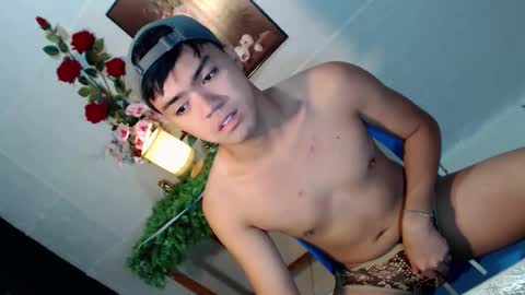 Snapshot of _cumwithrussel chatting on May 26, 2:07 am Russ online show from May 26, 2:07 am