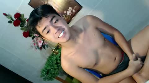 Snapshot of _cumwithrussel chatting on June 14, 12:19 am Russ online show from June 14, 12:19 am