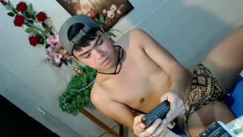 Snapshot of _cumwithrussel chatting on June 15, 1:19 am Russ online show from June 15, 1:19 am