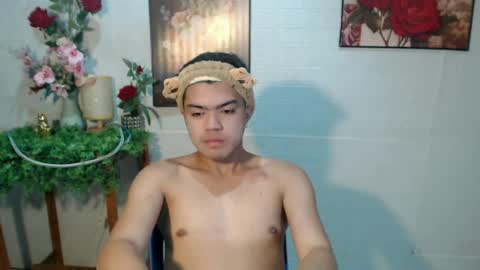 Snapshot of _cumwithrussel chatting on June 20, 2:14 am Russ online show from June 20, 2:14 am