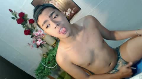 Snapshot of _cumwithrussel chatting on June 22, 1:51 am Russ online show from June 22, 1:51 am