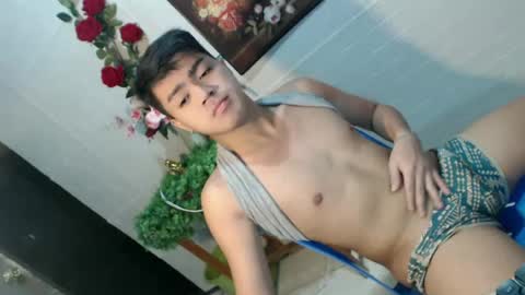Snapshot of _cumwithrussel chatting on June 23, 12:41 am Russ online show from June 23, 12:41 am