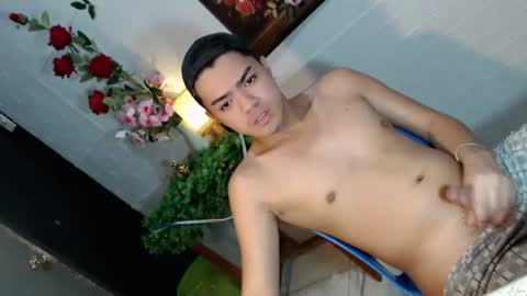 Snapshot of _cumwithrussel chatting on June 25, 1:49 am Russ online show from June 25, 1:49 am