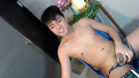 Snapshot of _cumwithrussel chatting on July 16, 2:06 am Russ online show from July 16, 2:06 am