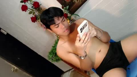 Snapshot of _cumwithrussel chatting on July 29, 1:59 am Russ online show from July 29, 1:59 am