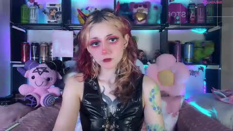 Snapshot of _devilbaby chatting on June 7, 9:07 pm Kate online show from June 7, 9:07 pm