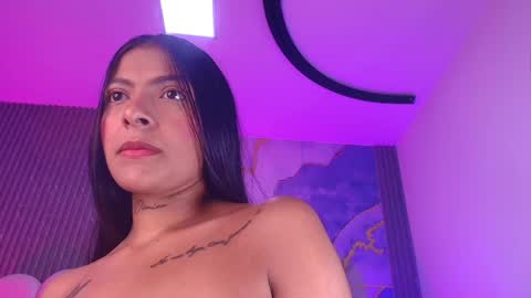 Snapshot of _diionne chatting on May 1, 7:18 pm Dione online show from May 1, 7:18 pm