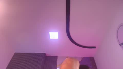 Snapshot of _diionne chatting on May 27, 7:33 pm Dione online show from May 27, 7:33 pm