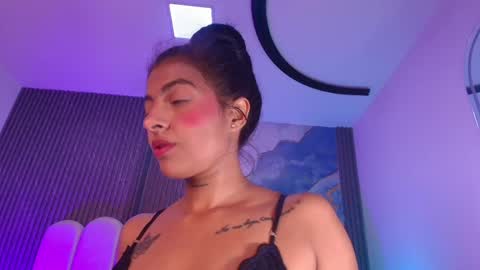 Snapshot of _diionne chatting on June 2, 7:16 pm Dione online show from June 2, 7:16 pm