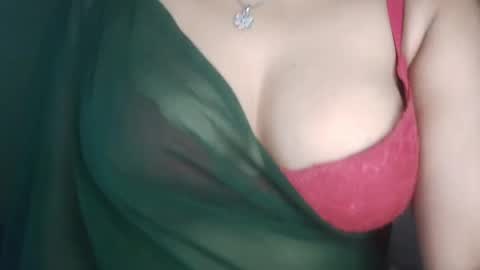 Snapshot of _dreamgirl_0 chatting on June 3, 9:45 am _dreamgirl_0 online show from June 3, 9:45 am