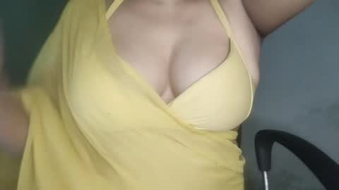 Snapshot of _dreamgirl_0 chatting on June 6, 10:09 am _dreamgirl_0 online show from June 6, 10:09 am