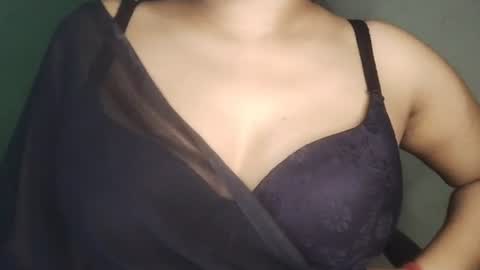 Snapshot of _dreamgirl_0 chatting on June 8, 10:37 am _dreamgirl_0 online show from June 8, 10:37 am