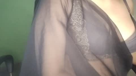 Snapshot of _dreamgirl_0 chatting on June 8, 11:05 pm _dreamgirl_0 online show from June 8, 11:05 pm