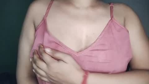 _dreamgirl_0 online show from August 2, 1:37 am