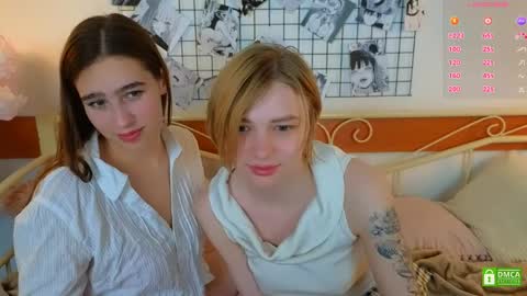 Lizzy  online show from April 22, 10:00 pm