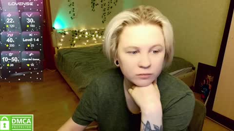 Snapshot of _elven_dreams__ chatting on December 16, 5:59 am chloue and Gretta online show from December 16, 5:59 am