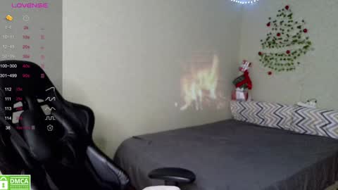 Snapshot of _elven_dreams__ chatting on December 27, 6:03 am chloue and Gretta online show from December 27, 6:03 am