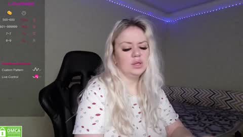 Snapshot of _elven_dreams__ chatting on January 15, 6:22 am chloue and Gretta online show from January 15, 6:22 am