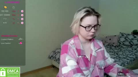 Snapshot of _elven_dreams__ chatting on March 10, 9:32 am chloue and Gretta online show from March 10, 9:32 am